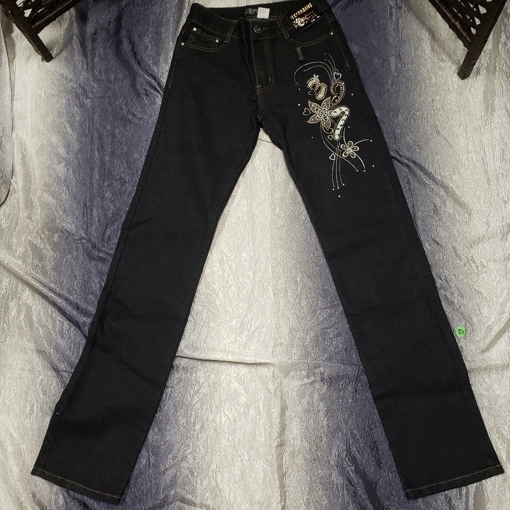 15/16 Women's NWT Women's Dark Wash Jeans With Design